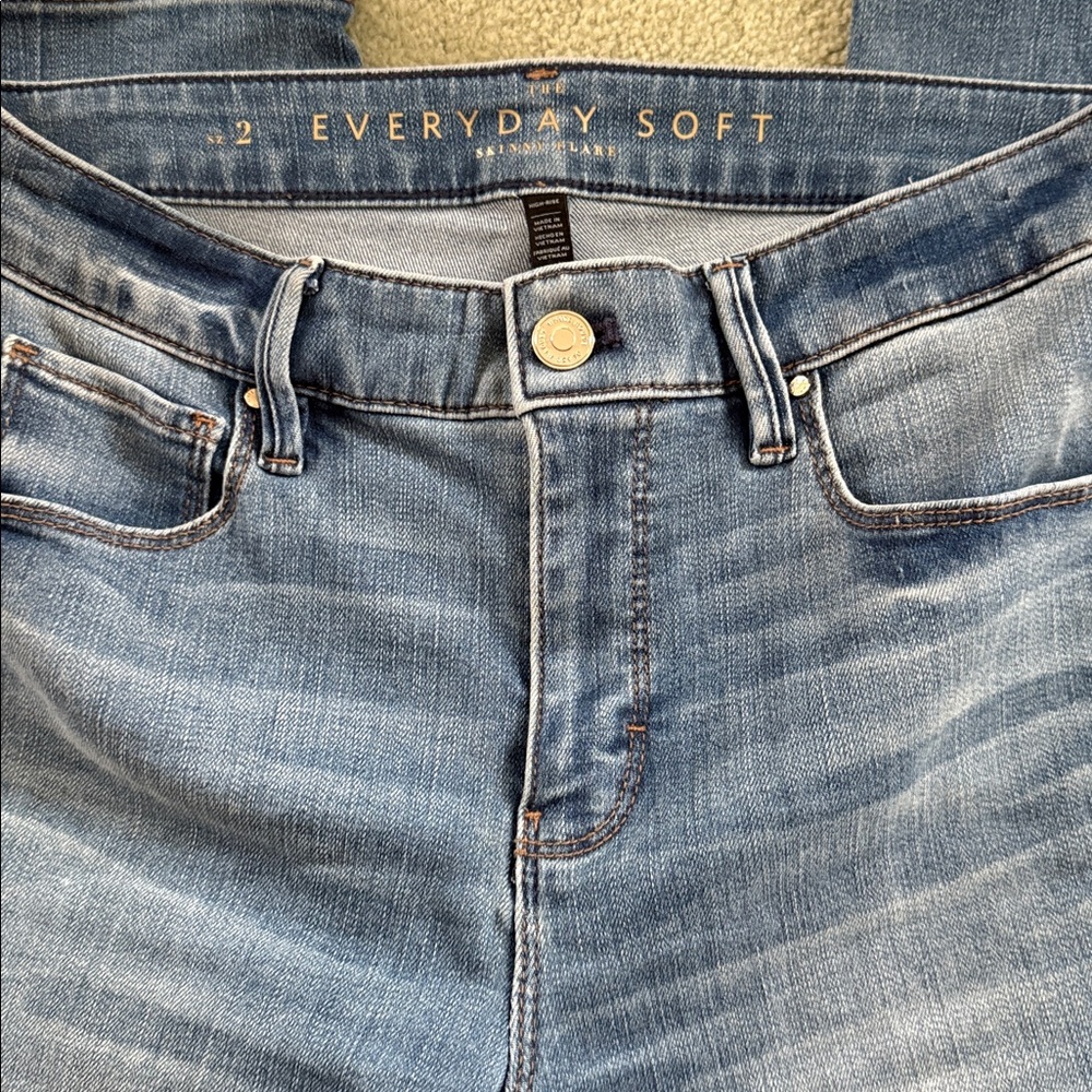 WHBM every day soft skinny flare, high-rise size 2 regular length. - Picture 6 of 6